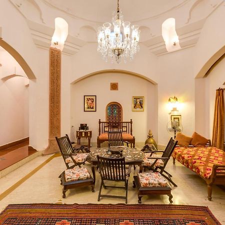 Hostie Chinar Haveli - Heritage Home With Pool, Gurgáon Exteriér fotografie