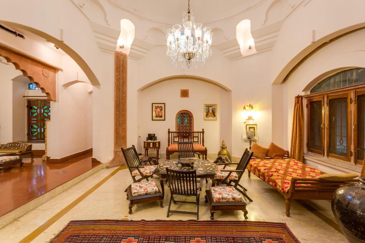 Hostie Chinar Haveli - Heritage Home With Pool, Gurgáon Exteriér fotografie